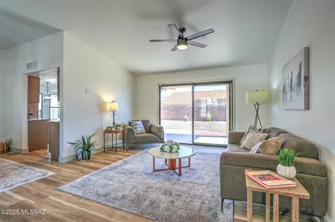 858 E Crown Ridge Dr, Oro Valley, AZ 85755