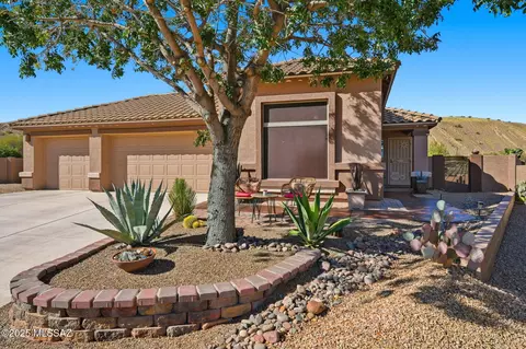 1082 W Placita Vargas, Green Valley, AZ 85614