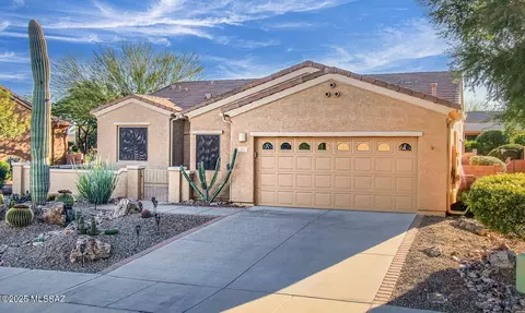 917 W Bosch Dr, Green Valley, AZ 85614