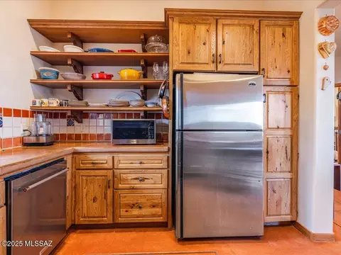 Kitchen - 91 Camino Agave, Elgin, AZ 85611 photo 4 of 4