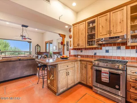 Kitchen - 91 Camino Agave, Elgin, AZ 85611 photo 3 of 4