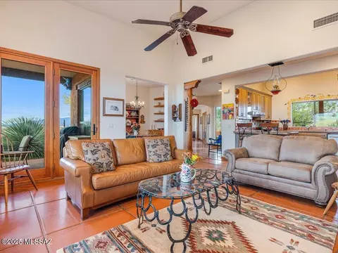 Living - 91 Camino Agave, Elgin, AZ 85611 photo 3 of 4