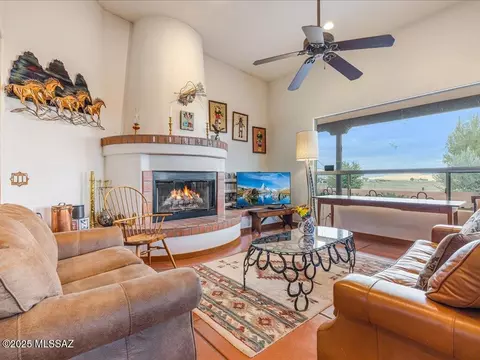 Living - 91 Camino Agave, Elgin, AZ 85611 photo 2 of 4