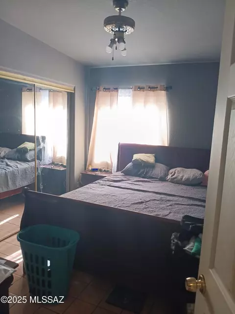 Bedroom - 426 E Blacklidge Dr, Tucson, AZ 85705 photo 3 of 3