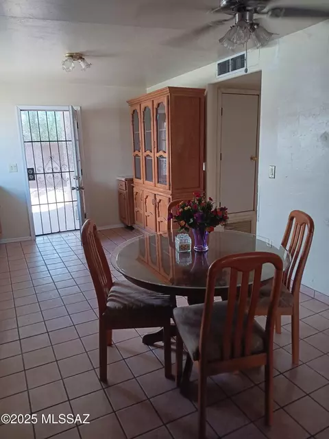 Dining - 426 E Blacklidge Dr, Tucson, AZ 85705 photo 1 of 1