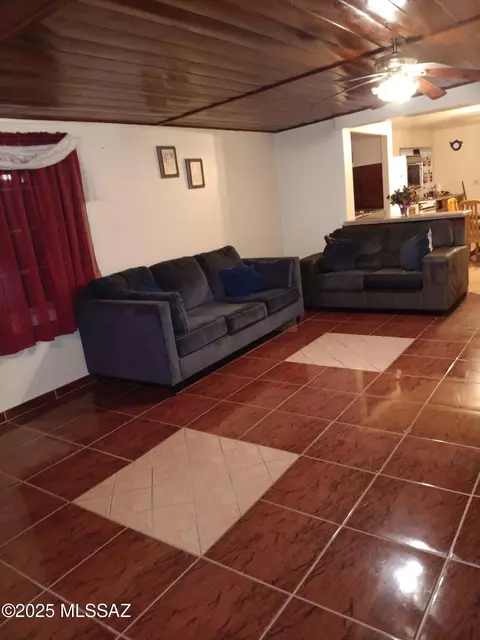 Living - 426 E Blacklidge Dr, Tucson, AZ 85705 photo 1 of 2