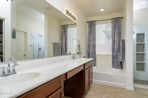 Bath - 177 E Sycamore View Rd, Vail, AZ 85641 photo 1 of 3