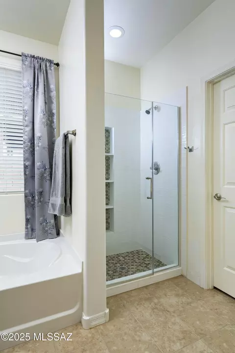 Bath - 177 E Sycamore View Rd, Vail, AZ 85641 photo 2 of 3