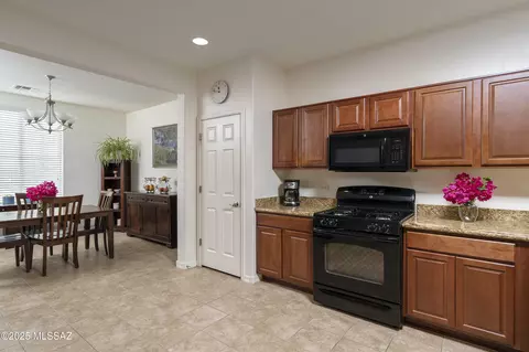 Kitchen - 177 E Sycamore View Rd, Vail, AZ 85641 photo 2 of 3