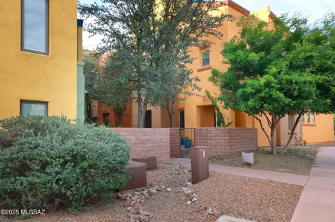 2437 E Blue Diamond Dr, Tucson, AZ 85718
