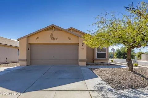 6450 E Cyclone Dr, Tucson, AZ 85730