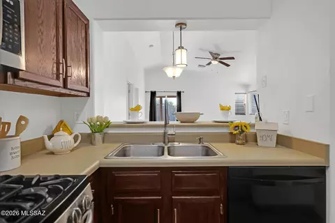 Kitchen - 6450 E Cyclone Dr, Tucson, AZ 85730 photo 4 of 4
