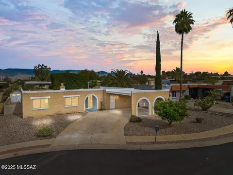 9121 E 28th St, Tucson, AZ 85710