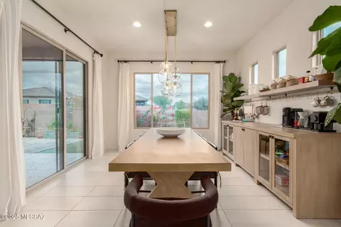 685 E Romsdalen Rd, Oro Valley, AZ 85755