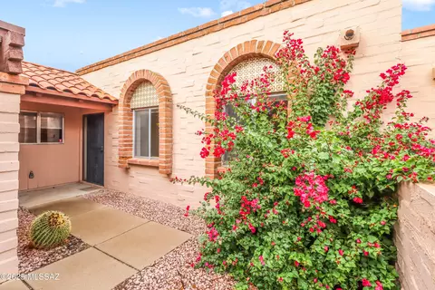 4223 E Presidio Rd, Tucson, AZ 85712