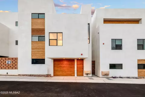 25 W Lalo Way, Tucson, AZ 85701