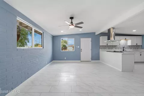Living - 3916 E Dover Stra, Tucson, AZ 85706 photo 1 of 3