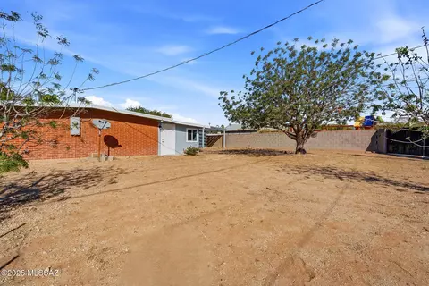 Exterior - 3916 E Dover Stra, Tucson, AZ 85706 photo 3 of 6