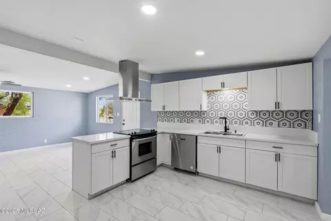 Kitchen - 3916 E Dover Stra, Tucson, AZ 85706 photo 1 of 4