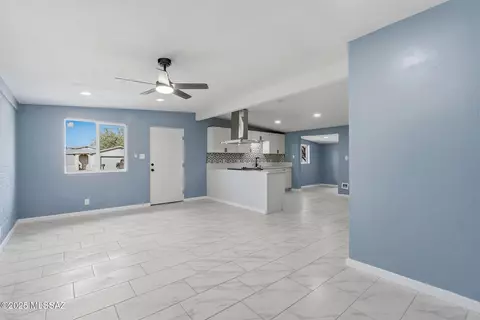 Living - 3916 E Dover Stra, Tucson, AZ 85706 photo 2 of 3