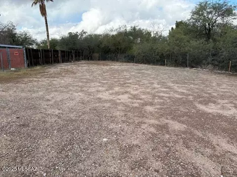 4915 E Rosewood St, Tucson, AZ 85711