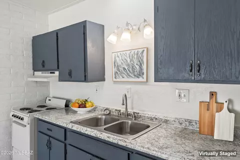 Kitchen - 802 E Graybill Dr, Tucson, AZ 85719 photo 4 of 6
