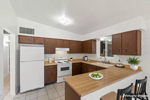 Kitchen - 802 E Graybill Dr, Tucson, AZ 85719 photo 1 of 6
