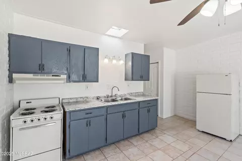 Kitchen - 802 E Graybill Dr, Tucson, AZ 85719 photo 6 of 6