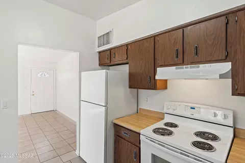 Entry Way - 802 E Graybill Dr, Tucson, AZ 85719 photo 1 of 1