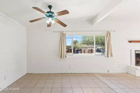 Living - 802 E Graybill Dr, Tucson, AZ 85719 photo 6 of 6