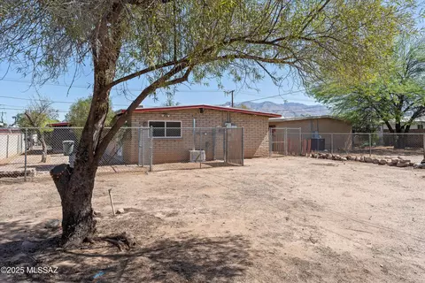 Exterior - 802 E Graybill Dr, Tucson, AZ 85719 photo 5 of 5