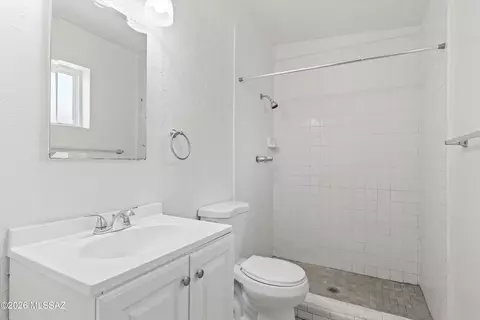 Bath - 802 E Graybill Dr, Tucson, AZ 85719 photo 5 of 5