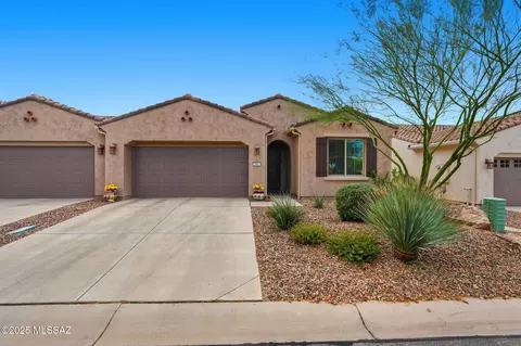 981 N Broken Hills Dr, Green Valley, AZ 85614