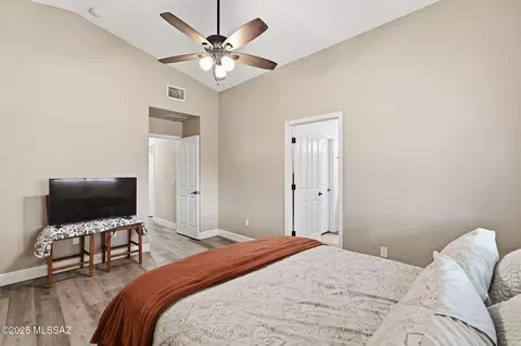 Bedroom - 512 E Cactus Mountain Dr, Vail, AZ 85641 photo 2 of 3