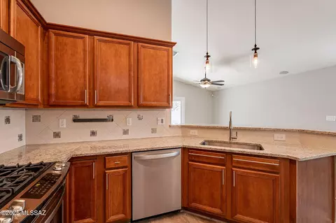 Kitchen - 512 E Cactus Mountain Dr, Vail, AZ 85641 photo 3 of 10