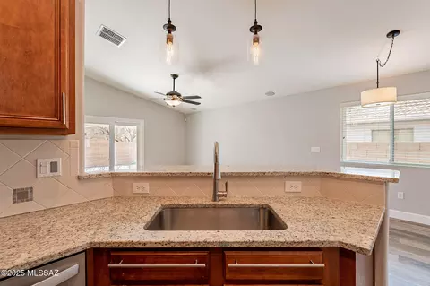 Kitchen - 512 E Cactus Mountain Dr, Vail, AZ 85641 photo 4 of 10