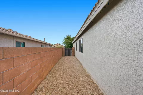 Exterior - 512 E Cactus Mountain Dr, Vail, AZ 85641 photo 7 of 8