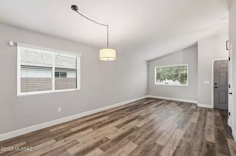 Living - 512 E Cactus Mountain Dr, Vail, AZ 85641 photo 3 of 8