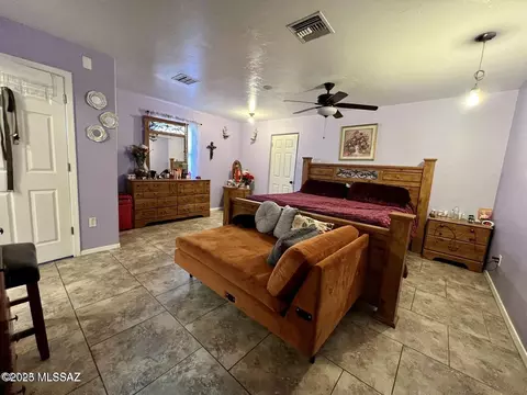 Bedroom - 425 E 35th St, Tucson, AZ 85713 photo 2 of 3