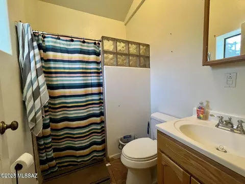 Bath - 425 E 35th St, Tucson, AZ 85713 photo 2 of 2