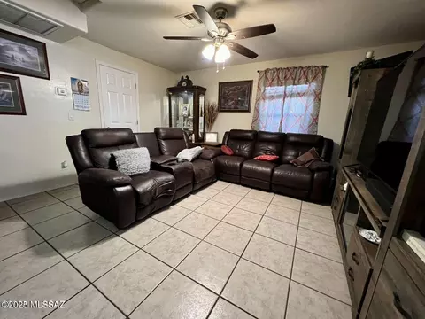 Living - 425 E 35th St, Tucson, AZ 85713 photo 1 of 1