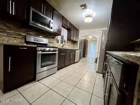 Kitchen - 425 E 35th St, Tucson, AZ 85713 photo 2 of 3