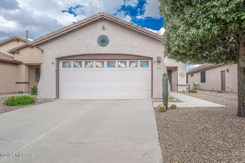 570 N Tunitcha Dr, Green Valley, AZ 85614