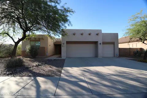 8222 N Sombrero Point Dr, Tucson, AZ 85743