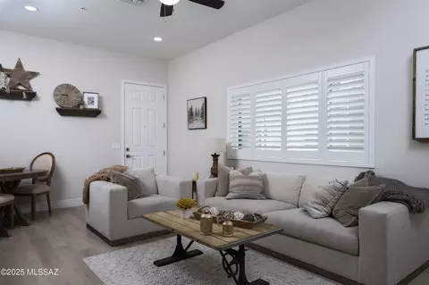 2038 E River Rd #200, Tucson, AZ 85718