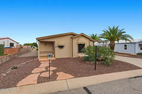 1710 N La Canoa Dr, Green Valley, AZ 85614