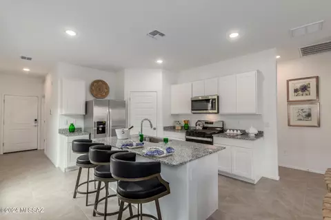 10412 W Guildford Ln, Marana, AZ 85653