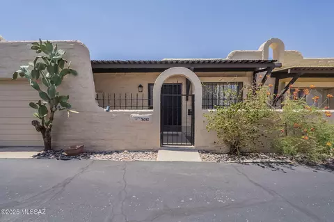3032 S Sierra Villas Dr, Tucson, AZ 85713