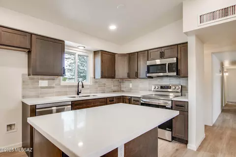 9054 E 25th St, Tucson, AZ 85710