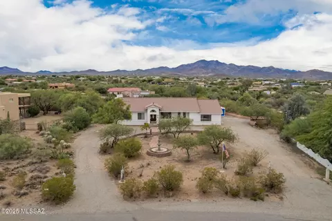 957 N Darlene Dr, Vail, AZ 85641